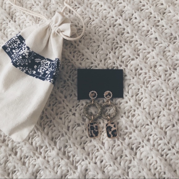 Leopard print earrings - Picture 2 of 3